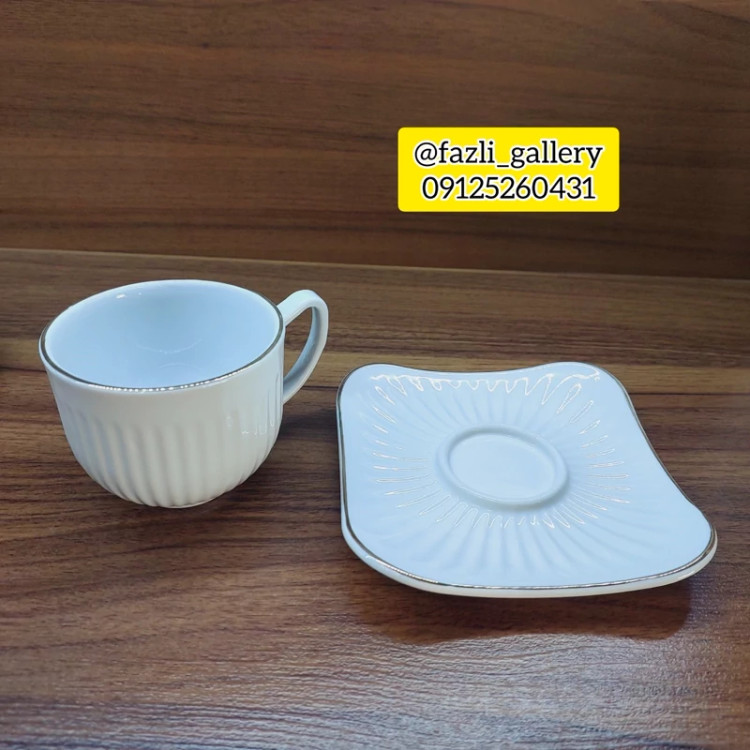 فنجان و نعلبکی لب طلا